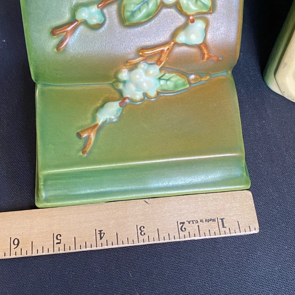 Roseville Green Snowberry Ceramic Bookends Floral Design 40s 50s Vintage Pottery - Picture 8 of 10